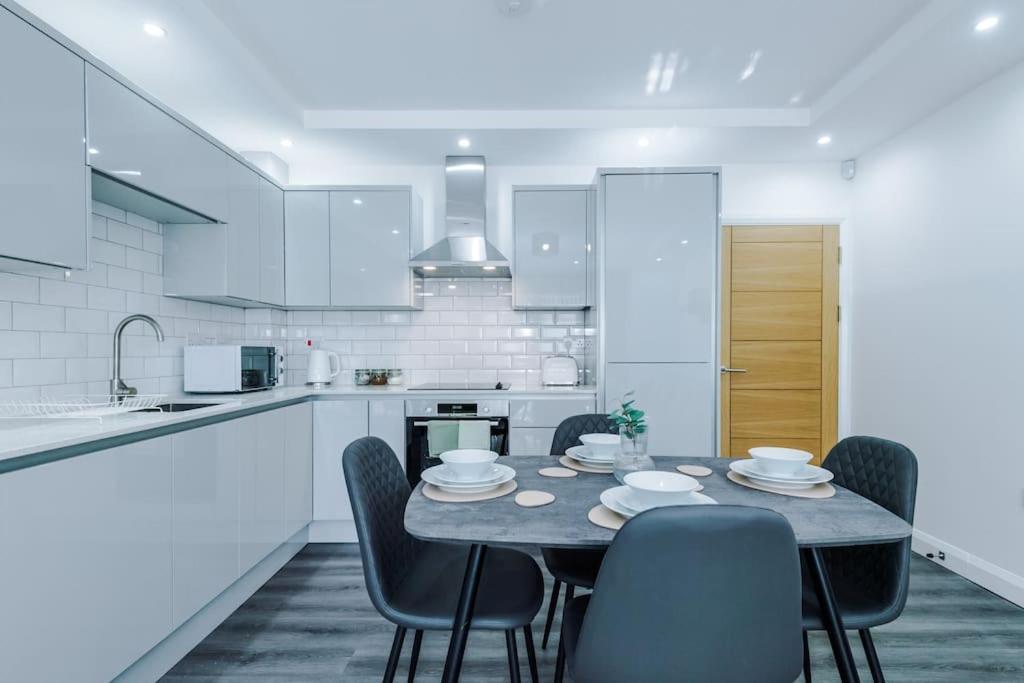 Apartment Heart Of Didsbury, Private Gated Car Park By Hass Haus *